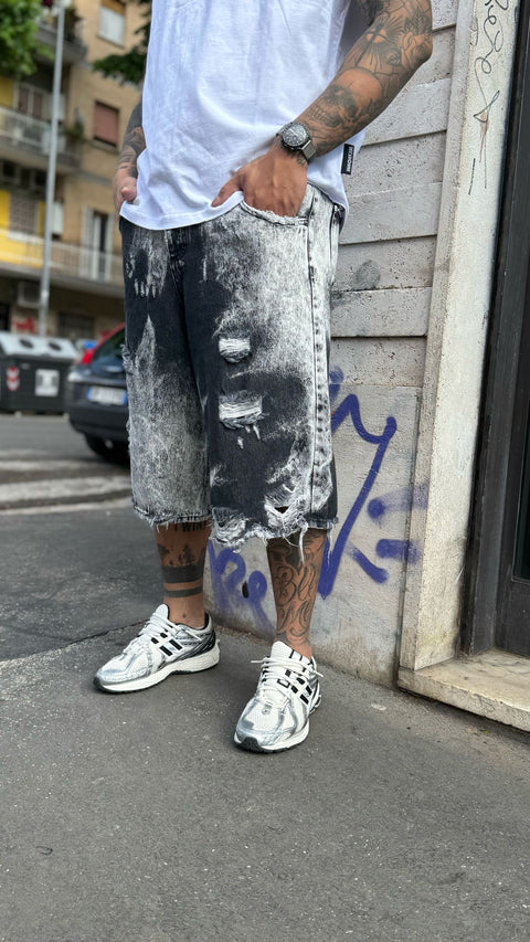 Jeans short black white