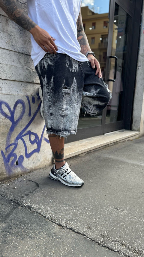 Jeans short black white