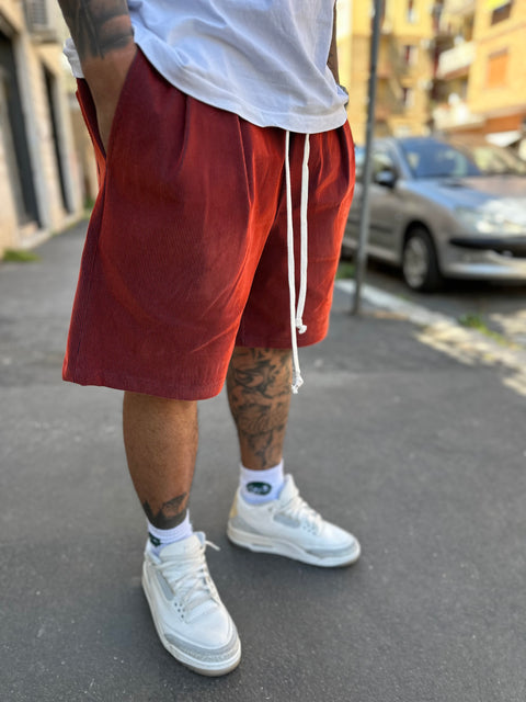 Pantaloncino di jeans e velluto bordeaux