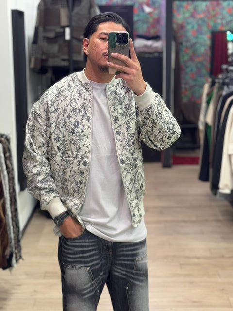 Bomber white roses