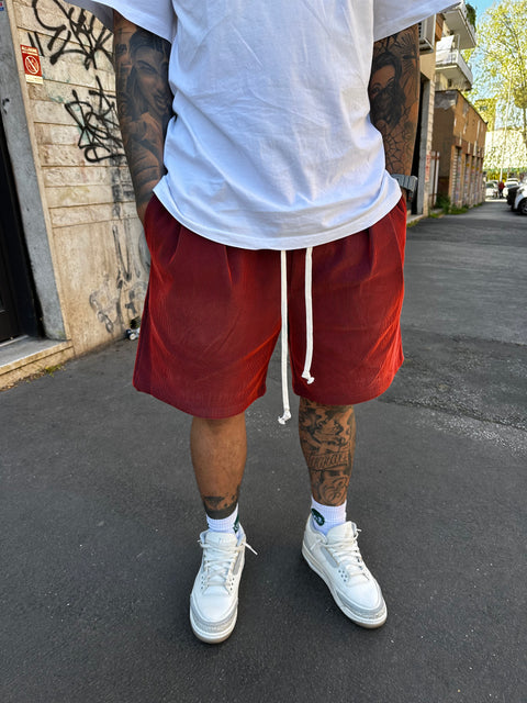 Pantaloncino di jeans e velluto bordeaux