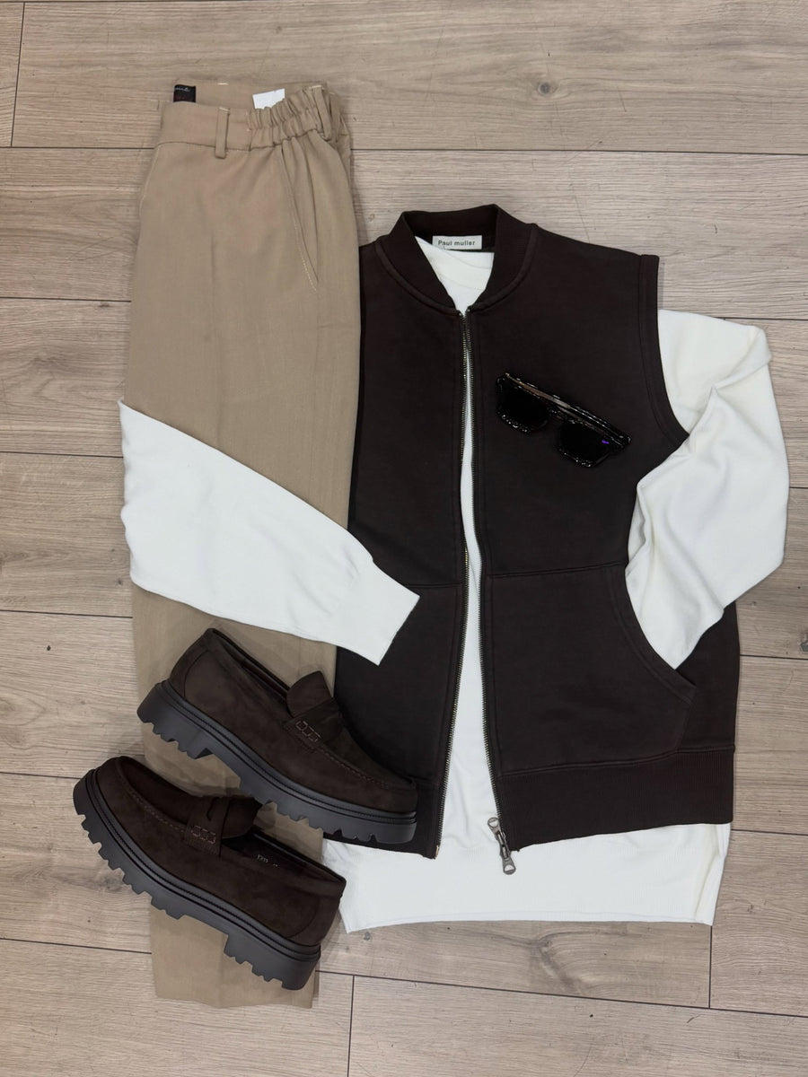 Smanicato marrone e mocassino